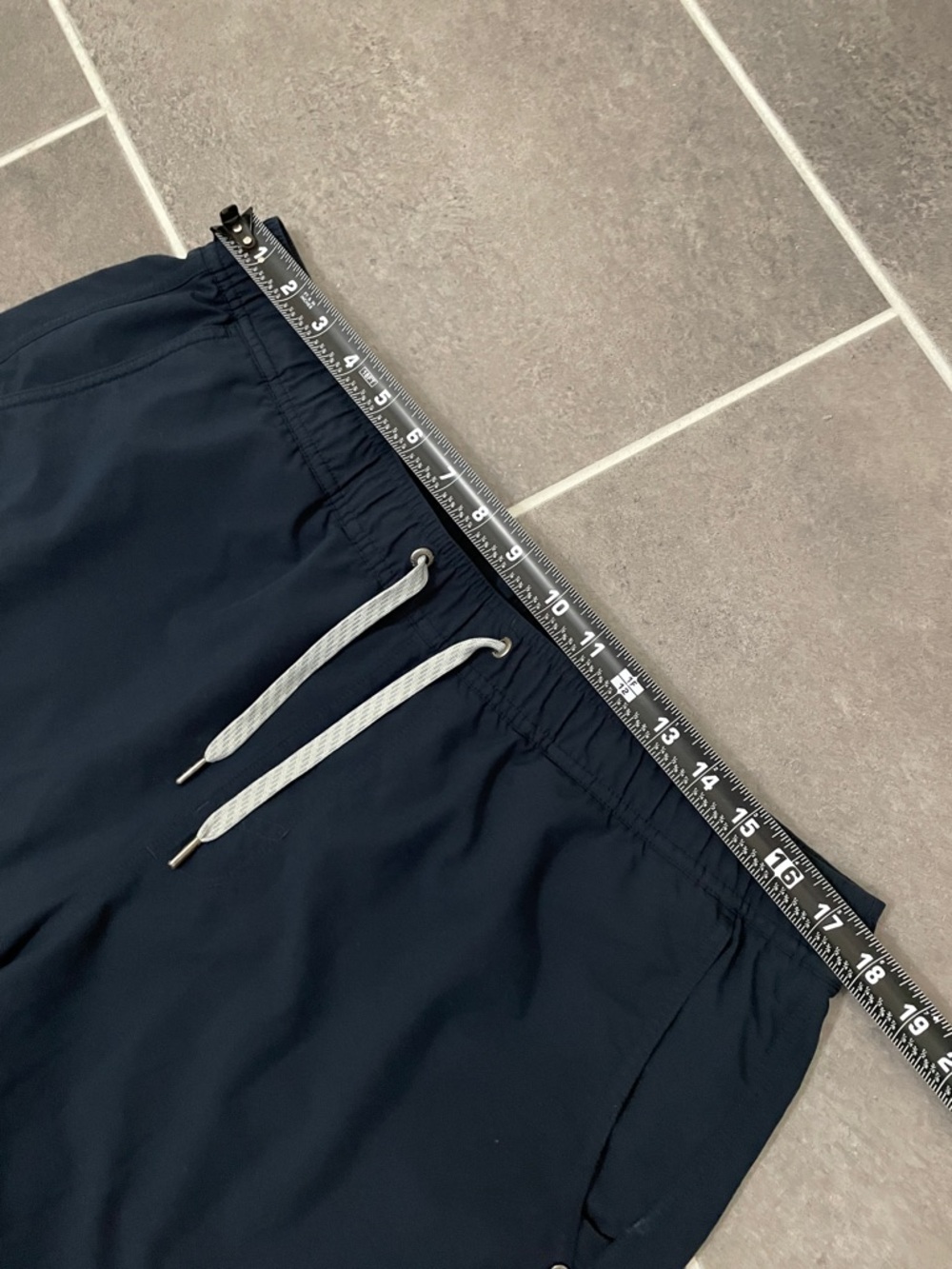 Vuori Kore Short Lined 7" size XL - Picture 4 of 11